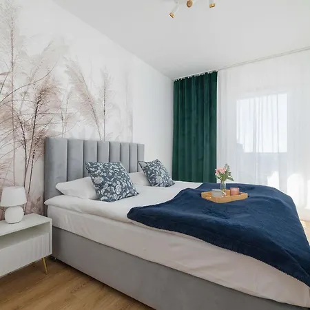 Apartament Jasny Z Umeblowanym Balkonem W Krakowie Blisko Stawu By Renters Kraków