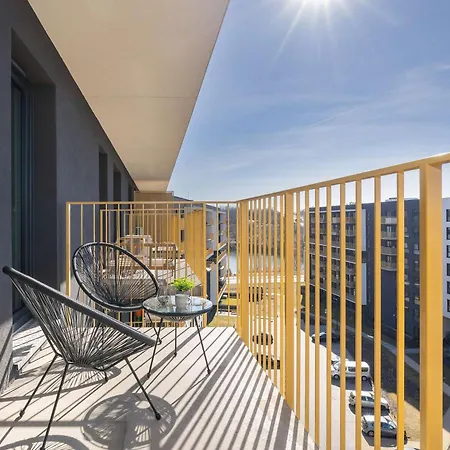 Jasny Z Umeblowanym Balkonem W Krakowie Blisko Stawu By Renters Krakau