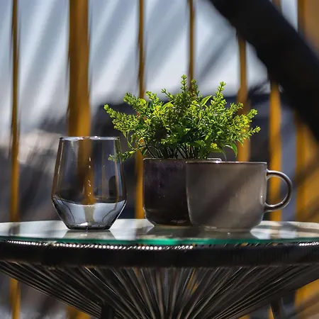 Jasny Z Umeblowanym Balkonem W Krakowie Blisko Stawu By Renters Appartement