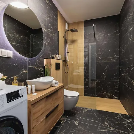 Appartement Jasny Z Umeblowanym Balkonem W Krakowie Blisko Stawu By Renters *