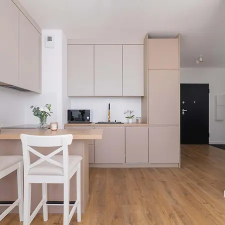 Jasny Z Umeblowanym Balkonem W Krakowie Blisko Stawu By Renters * Krakau