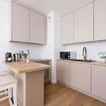 Appartamento Jasny Z Umeblowanym Balkonem W Krakowie Blisko Stawu By Renters *