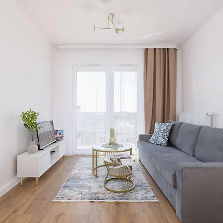 Jasny Z Umeblowanym Balkonem W Krakowie Blisko Stawu By Renters * Cracovia